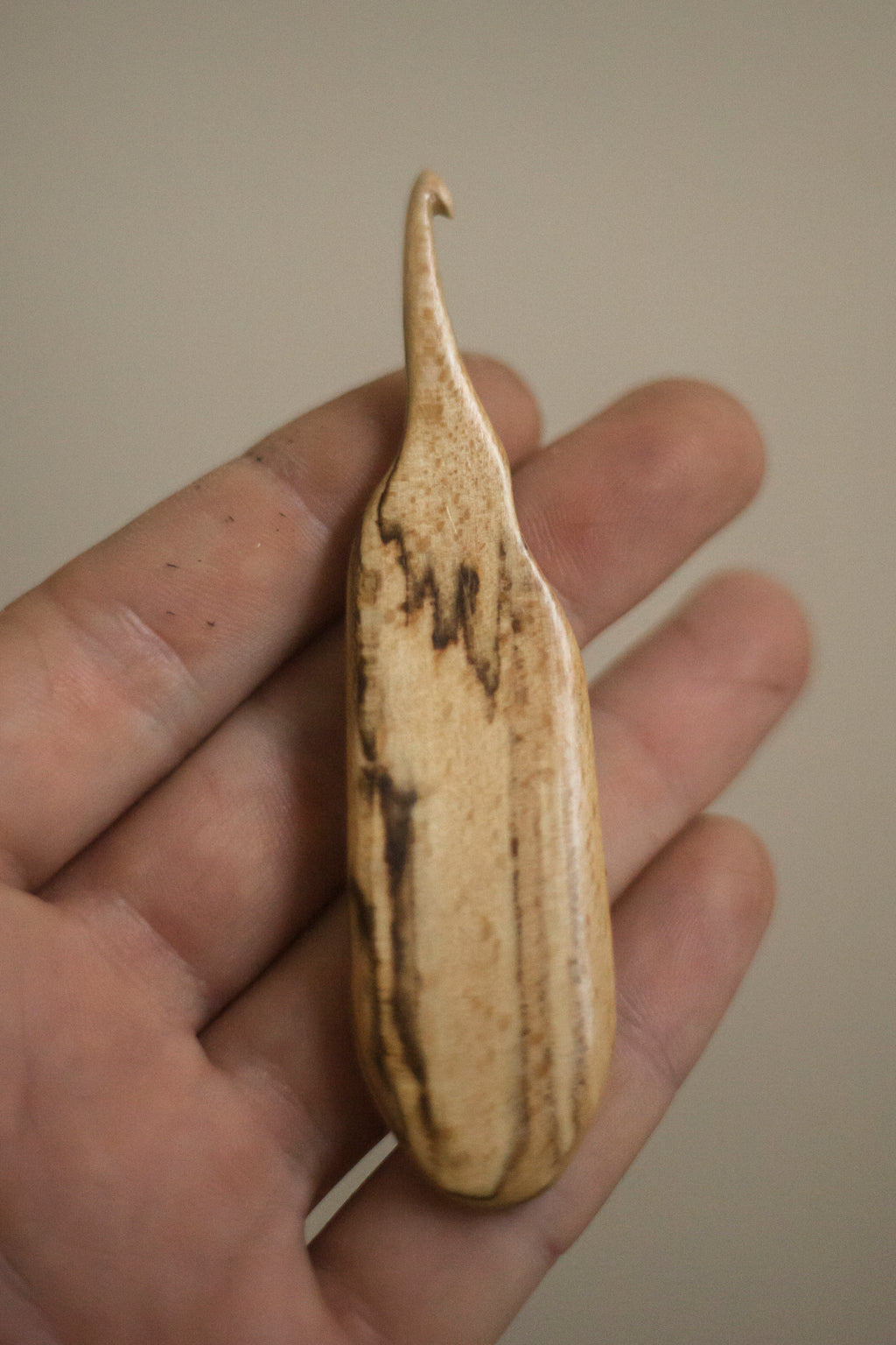 Crochet Hook : Hand Carved Beech Hook size 4mm