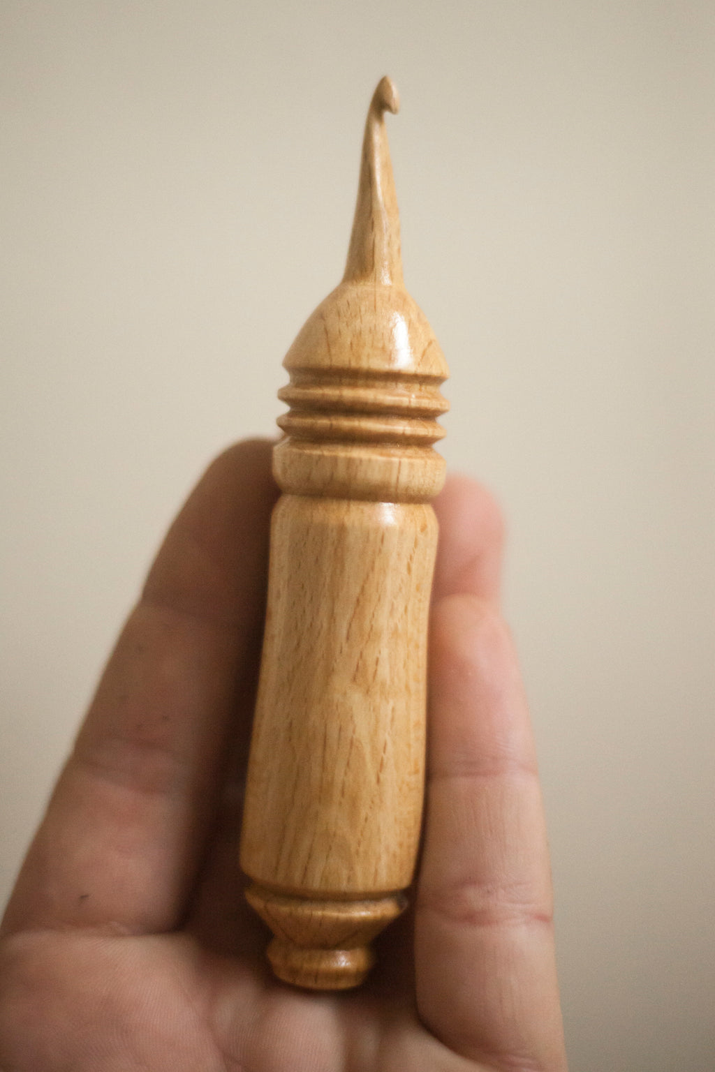 Crochet Hook : Turned Beech Hook size 4mm